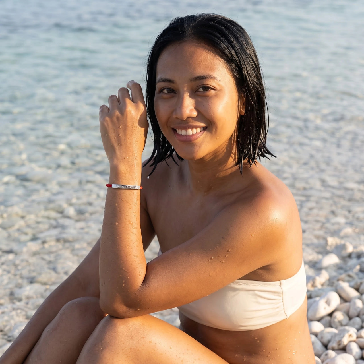 Red bracelet — worn in the water, waterproof, silver | SKU: lamour-wg