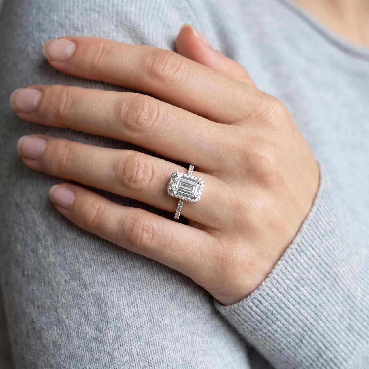 Emerald cut ring — close-up of the details, silver | SKU: 1969566-4.5-silver